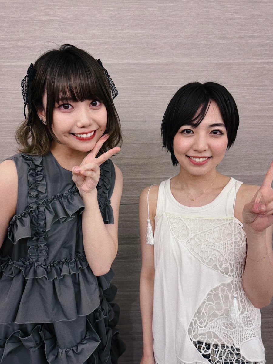 __cho__kurena's tweet photo. 福井県、ハピリンホールありがとうございました！！

金曜日の夜に、県外からも福井県に集まっていただいてびっくり…！🥺

本当に素敵な夜でした！

そして！なんと！

8月15日夕方前から、福井県でワンマンライブを行わせていただきます！！✨

詳細は後日載せるのでお楽しみに🥰🥰

お写真は、武田舞彩さんと！

東京でも福井でもまたご一緒したいからこれからも頑張ります！✊