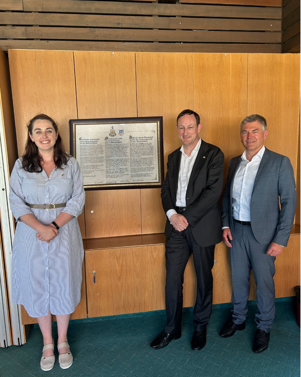 IRLinMunich's tweet photo. Yesterday Consul General O’Shea and Public Diplomacy Officer Tara Baynes visited Künzelsau in Landkreis Hohenlohe. The Landkreis (similar to an Irish county) of Hohenlohe has been twinned with Co. Limerick since May 1990. The twinning with Limerick is Hohenlohe’s most active one! https://t.co/X9Qz7215DX