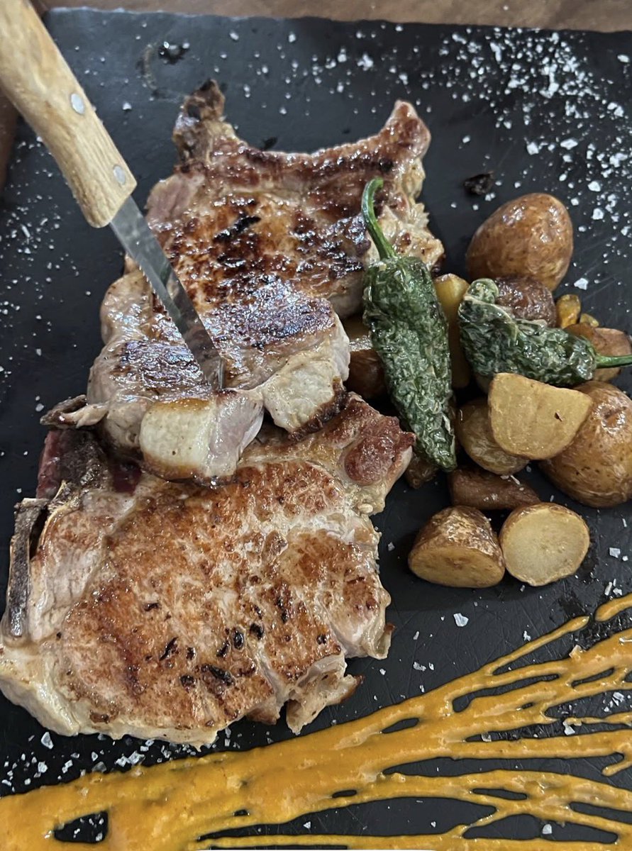 MesonPopi's tweet photo. ¡Vaya pinta eh! Te esperamos en @MesonPopi con carnes tan ricas como esta. ¡Ya estamos de fin de semana! ¡vamoooooos! https://t.co/hSIyiBn3sI