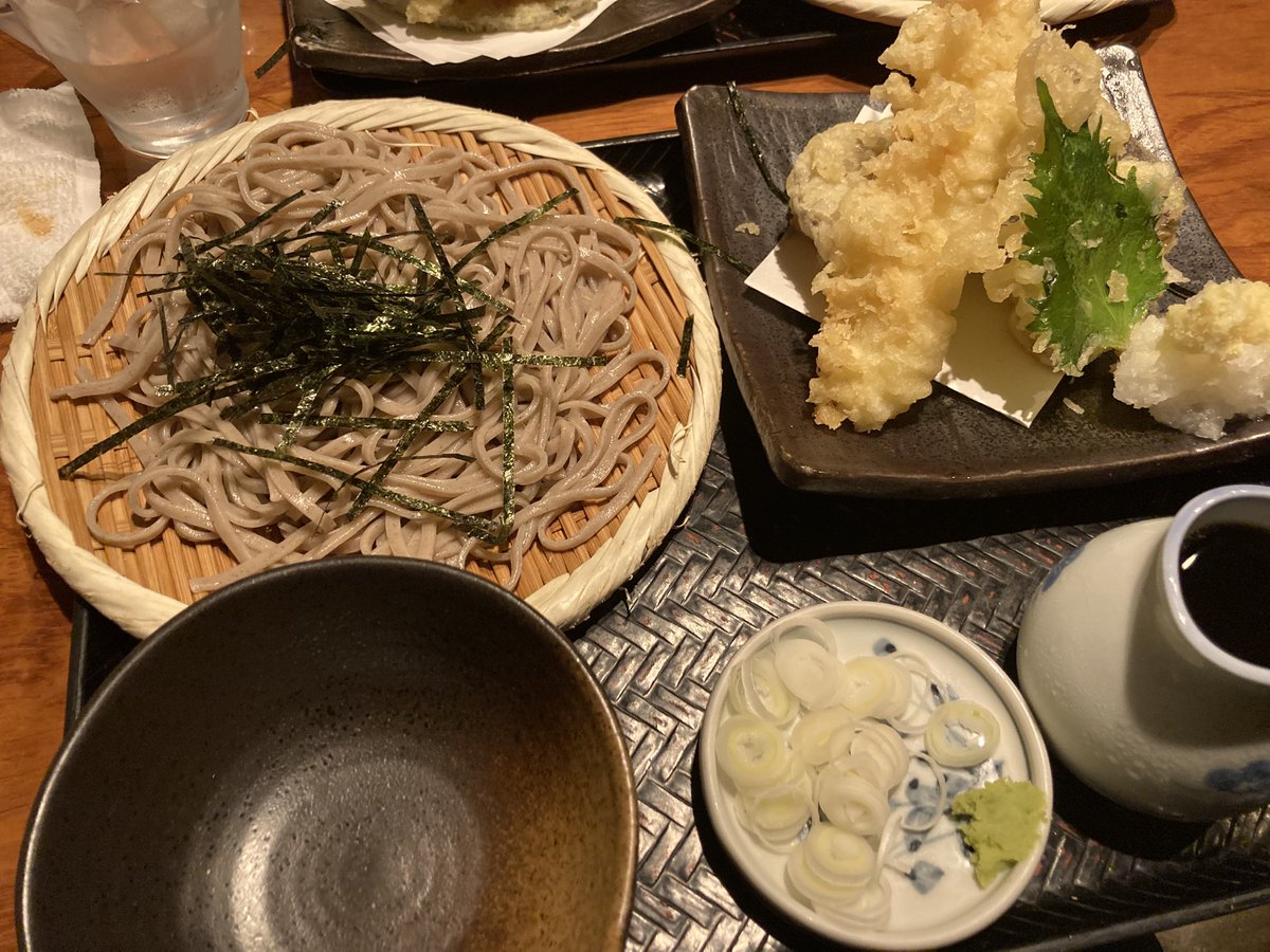 sugi_801's tweet photo. 最寄りの大好きな蕎麦屋が潰れたのだが幸いにも隣駅に系列店があったのでたまに食べる天そば。 https://t.co/X67vb9Jq1H