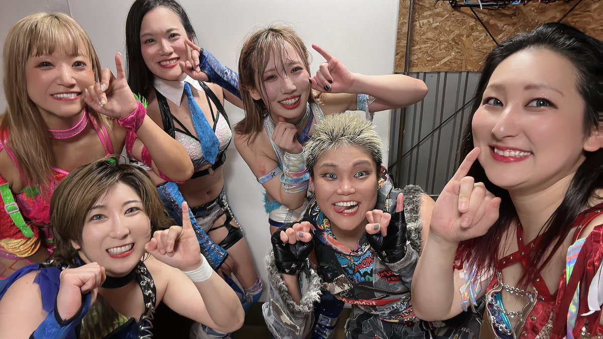 r_728dance's tweet photo. #金ガチャ　出てきたーー！

THE同窓会です。
普段の試合より汗かきました。
社長ラブリドル好きすぎてワロ。
試合より踊ってた時間の方がなげぇ。
因みに、ちゃんと許可取ってる。
久々のコスチュームベルト回らなかった。
ユニバース勢、リコぷよぷよとかいうな。

川畑梨瑚を見れたお前らラッキーだったな！
これぞガチャ。

#マーベラスプロレス