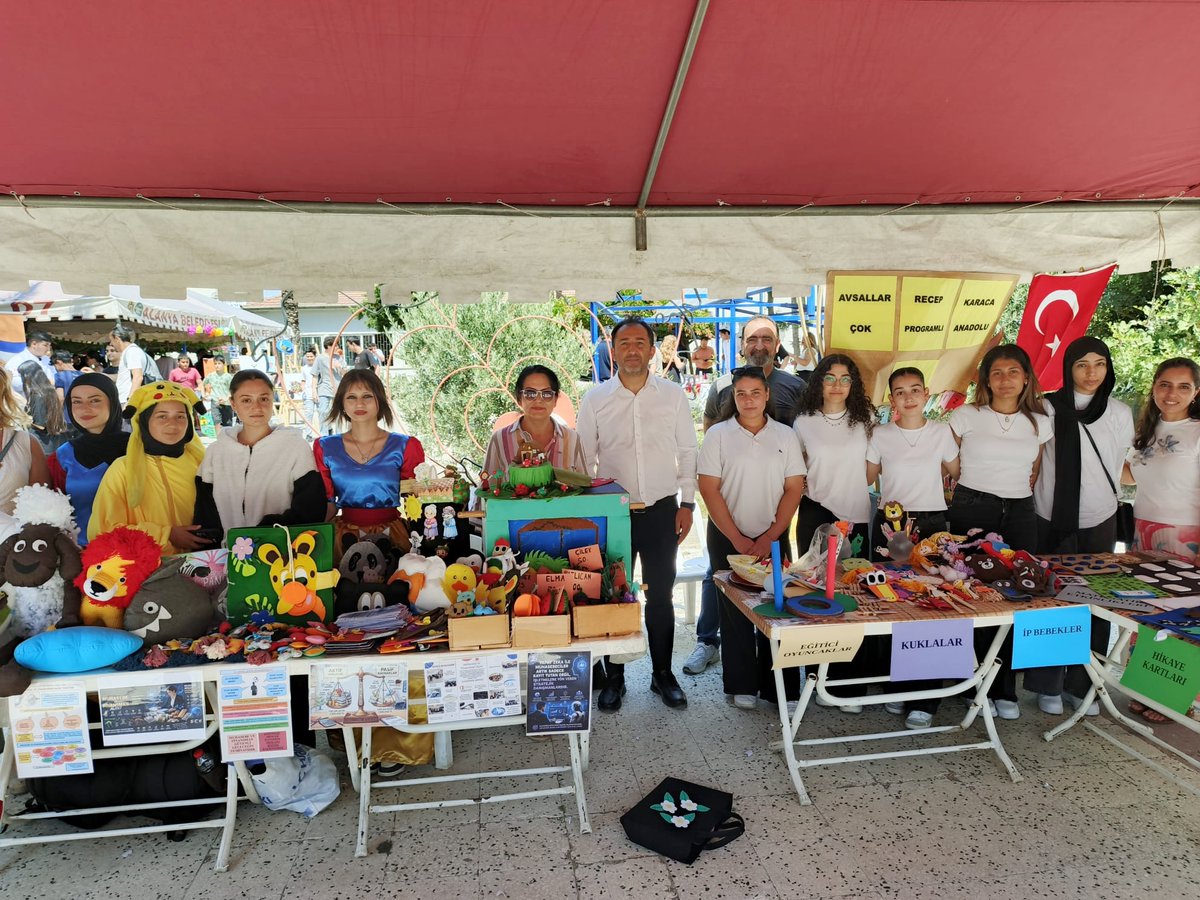 AlanyaMem's tweet photo. Meslek Liseleri Mesleki Eğitim Fuarı’nda Buluştu !

Alanya Mesleki ve Teknik Anadolu Lisesi ev sahipliğinde düzenlenen düzenlenen Mesleki Eğitim Fuarı’nda, ilçemizdeki tüm meslek liseleri bir araya gelerek eğitim olanaklarını tanıttı. https://t.co/6V3O9tF13A https://t.co/yt8jVEnHjK