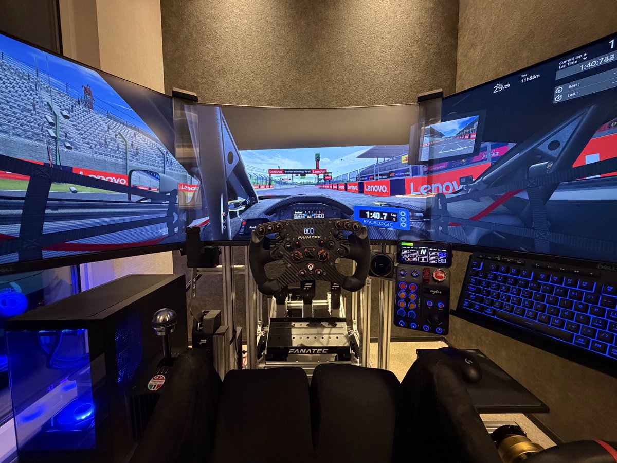 ryu_panigale's tweet photo. FANATEC
PCもPS5も使えるから最高😎

早くPodium Pedalsの3ペダル仕様欲しいな〜

待ち遠しい、、、😇 https://t.co/8Esup1WF7W