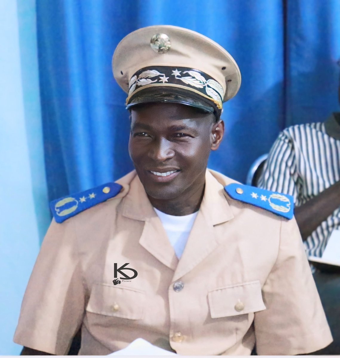 kagne_com's tweet photo. #Bandiagara : Le #HCR et les #médias s'unissent pour la #protection des #réfugiés et des #PDI le jeudi 18 juin au seins du but sous régional nouvellement installé.

À l'approche de la #Journée #mondiale des #réfugiés 

Sous le thème « #Jusqu_a_ce_que_tout_le_monde_soit_protégé https://t.co/JUeQxWXsdR
