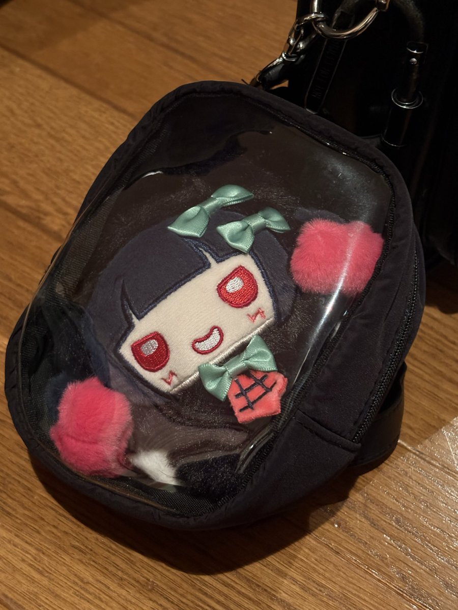 86nangu's tweet photo. いつも羽ちゃんぬいを鞄につけて持ち歩いてるけど、無印のポーチがジャストフィットするんだよね〜
(羽ちゃんは形状的に横になる) https://t.co/vojmx1jbVa