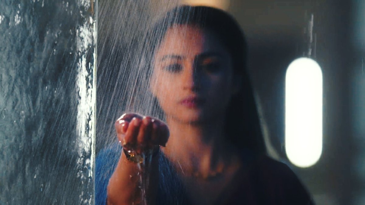 HarshitaxDiary's tweet photo. “chaand bhi puchta hai meri khamoshi ka raaz,
maine mushkurakar har dard ko chupaya hai”

And now the rain has found Kolkata too 🌧️💙

#Sairaab | #IshaNika https://t.co/Xr95sO6VWj