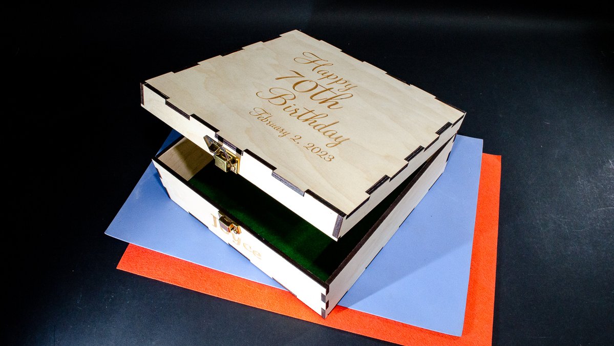 WineGiftBoxes's tweet photo. Thomas the shoemaker was down to his last piece of leather. He cut it carefully, left it on the bench, and went to bed with nothing left to give. In the morning, he found shoes. Perfect ones. This is a story about what real generosity looks like. https://t.co/wk1JvSsNDm
