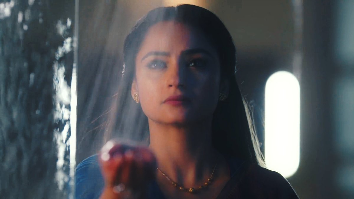 HarshitaxDiary's tweet photo. “chaand bhi puchta hai meri khamoshi ka raaz,
maine mushkurakar har dard ko chupaya hai”

And now the rain has found Kolkata too 🌧️💙

#Sairaab | #IshaNika https://t.co/Xr95sO6VWj