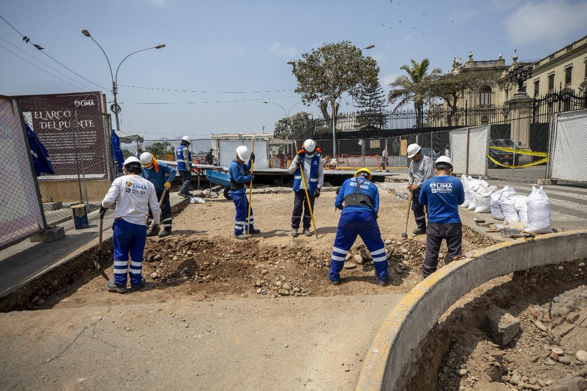 MuniLima's tweet photo. 🗞️ l La Segunda Sala Constitucional confirmó que las investigaciones arqueológicas que ejecuta ProLima en el entorno del Arco del Puente no vulneran el derecho al libre tránsito ni bloquean el acceso al Palacio de Gobierno.

La resolución ratifica que las intervenciones se desarrollan dentro del marco legal, cuentan con rutas alternas habilitadas y forman parte de las acciones de recuperación y puesta en valor del centro histórico.

https://t.co/nGQb4Vk2fB
