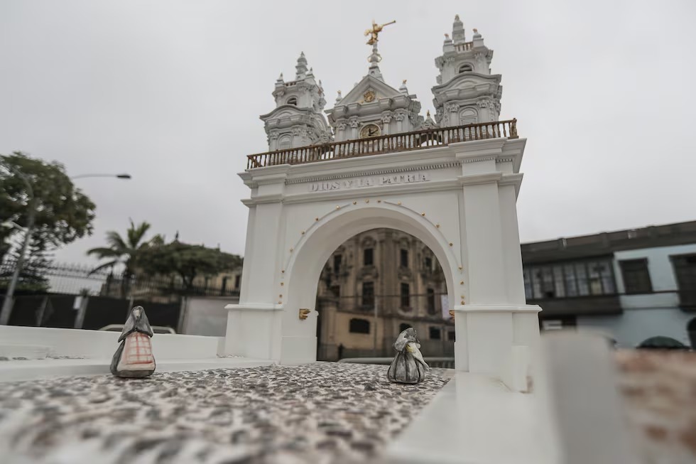 MuniLima's tweet photo. 🗞️ l La Segunda Sala Constitucional confirmó que las investigaciones arqueológicas que ejecuta ProLima en el entorno del Arco del Puente no vulneran el derecho al libre tránsito ni bloquean el acceso al Palacio de Gobierno.

La resolución ratifica que las intervenciones se desarrollan dentro del marco legal, cuentan con rutas alternas habilitadas y forman parte de las acciones de recuperación y puesta en valor del centro histórico.

https://t.co/nGQb4Vk2fB