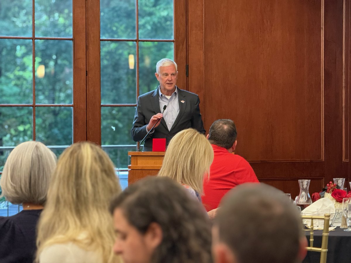 rep_stevewomack's tweet photo. Last night, I had the opportunity to recognize one of my longtime friends, Randy Massanelli, at a celebration for his retirement after a long and successful career at the University of Arkansas. I was honored to share a few words about Randy and his incredible work at the U of A. Congratulations, Randy, on closing this chapter and beginning a new one!