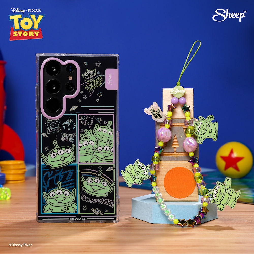 Applesheepth's tweet photo. #SHEEPcollab #ToyStory

เป็นผู้ใหญ่ ไม่จำเป็นต้องเลิกสนุก!
พบกับ Aliens Collection คนรัก Little Green Man เลือกได้ถึง 4 ดีไซน์!

SHEEP Sketch/Canvas Phone Case - Aliens 🚀💚
เคสไอโฟน & เคสซัมซุง มาพร้อมของใช้คู่เคสสุดน่ารัก

🔵💚 Aliens Bingo with Phone Grip
แก๊งเอเลี่ยนที่กำลังเล่นเกมบิงโก “Just Enjoy” ปล่อยใจสนุกไปด้วยกัน มาพร้อมที่แปะมือถือหน้าเอเลี่ยน 3 ตา

🍔💚 Aliens Good Time with Charm
แก๊งเอเลี่ยนที่อัดแน่นไปด้วยสีสันของกิน เอ็นจอยของอร่อยกับช่วงเวลาดี ๆ มาพร้อมสายคล้องลูกปัดสุดแข็งแรง

🎰💚 Aliens Let’s Play with Charm
เอเลี่ยนที่กำลังชวนเล่นผ่านตู้คีบตุ๊กตา แค่มาเล่นสนุกและใช้กรงคีบของพวกเรา มาพร้อมสายคล้องลูกปัดสุดแข็งแรง

🌌🚀 Aliens Neon with Charm
สีสันนีออนจากดาว Pizza Planet แบ่งเป็นเรื่องราว 4 ช่อง กับแก๊งเอเลี่ยน 3 ตา มาพร้อมสายคล้องลูกปัดสุดแข็งแรง

PLAY NEVER GOES OUT OF STYLE!
Available for iPhone 11-17 Series & Samsung S23-S26 Ultra
SHEEP Sketch Phone Case Starting at 790 THB
SHEEP Canvas Phone Case - 990 THB

📤 พร้อมบริการส่งด่วนพิเศษ ฟรีทั่วไทย!
Shop: Toy Story Collection
👉 https://t.co/sj8ll3pvMf