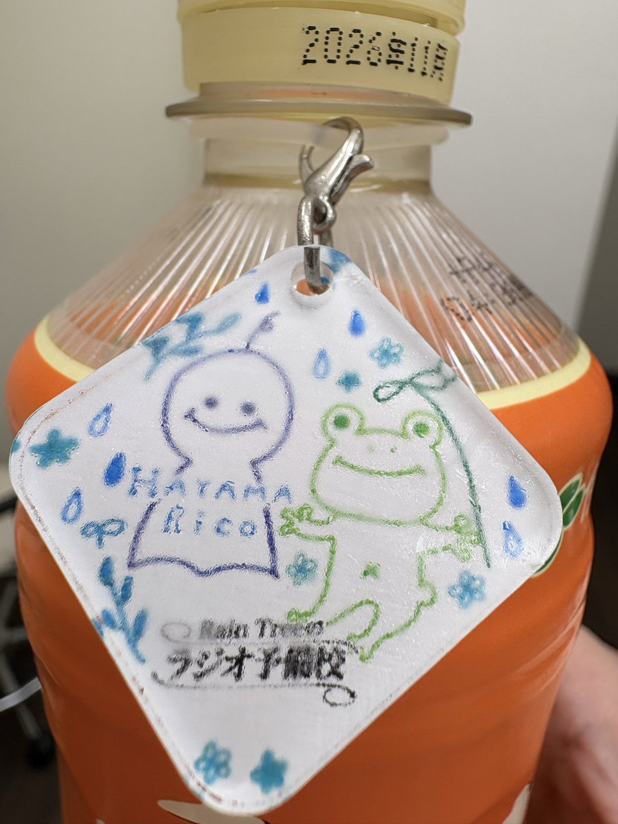 HITOPN_'s tweet photo. 今日のうれリー⤴︎
オンラインお話し会🙌
今日はお家に帰ってコテツと参加とワクワクでしたが仕事長引きお店からいつも元気もらってるチャームと参加したよー♫かわいかったなぁ🫠
リーちゃん💦伝え忘れた！

『だーいすき🙌💚』

#葉っぴーりぃーふ https://t.co/dVrJQnejhl
