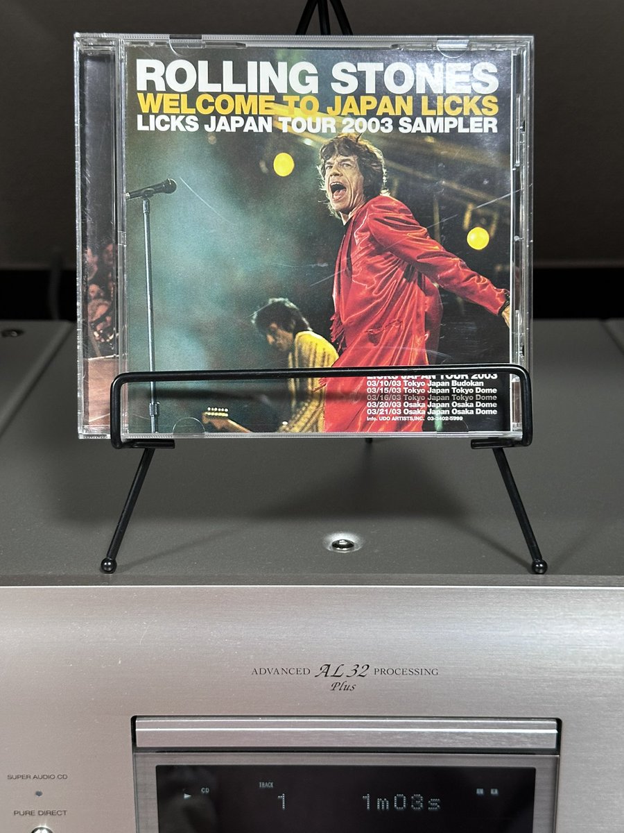 queensofnoisexx's tweet photo. CD棚から1枚。
THE ROLLING STONES
WELCOME TO JAPAN LICKS
LICKS JAPAN TOUR 2003 SAMPLER
PCD-2727
"Stripped""Love You Live"
"Still Life""Flashpoint""No Security"のライブアルバムからの国内プロモ盤。
定番曲の選曲となっております😁 https://t.co/eiipVoT3p6