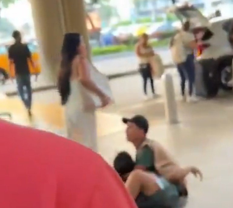 brencc12's tweet photo. @CentralNewsEC La pvta y el engendro gritando al pueblo para que ayuden a su rata mayor, mientras tanto horas antes estaban disfrutando sus vacaciones pagadas con dinero manchado de sangre y sufrimiento de ecuatorianos, ni siquiera deberían de tener el derecho de poder velar a sus ratas muertas https://t.co/SG8XoJx1of