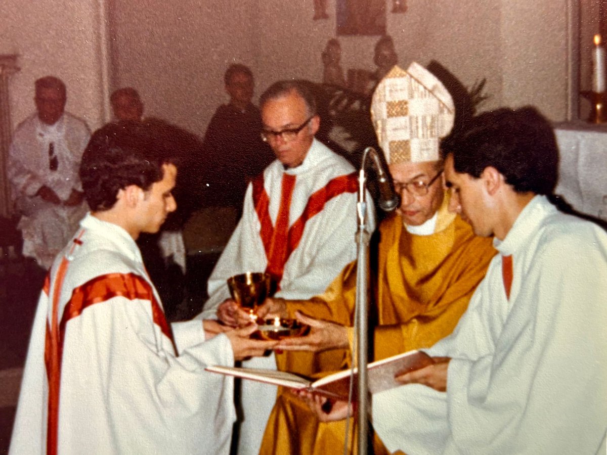 web_pastor's tweet photo. 🙏Un día como hoy, pero de 1982, era ordenado sacerdote en la capilla de Santa Mónica, en Roma, Robert Prevost. El obispo ordenante fue monseñor Jan Jadot. 

Ese sacerdote llegaría a ser el 267 sucesor de San Pedro, Papa de la Iglesia católica, bajo el nombre de León XIV https://t.co/kBnvKWC6IN