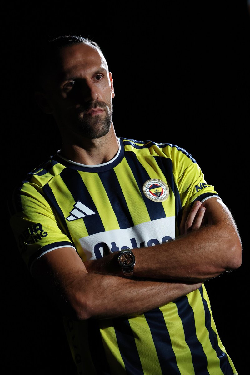 TekYolFener's tweet photo. #SONDAKİKA | Vedat Muriqi, resmen Fenerbahçe'de! https://t.co/wMYLe4Rd4A