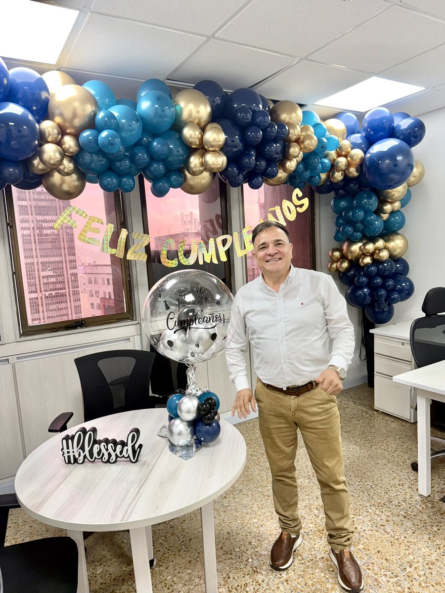 LibertadCyC's tweet photo. Definitivamente la gente maravillosa que conforma @valleseguridad es un ejemplo de convivencia, sentir que tu cumpleaños no pasa desapercibido es un el mejor regalo y una bendición de Dios. Gracias a todos Dios los bendiga. #gobernaciondelvalle #paraisodetodos #trabajamosycumplimos @dilianfranciscat @mlucerq @guille.londono @yuranyromerocepeda @gobvalle @juancmedina.s