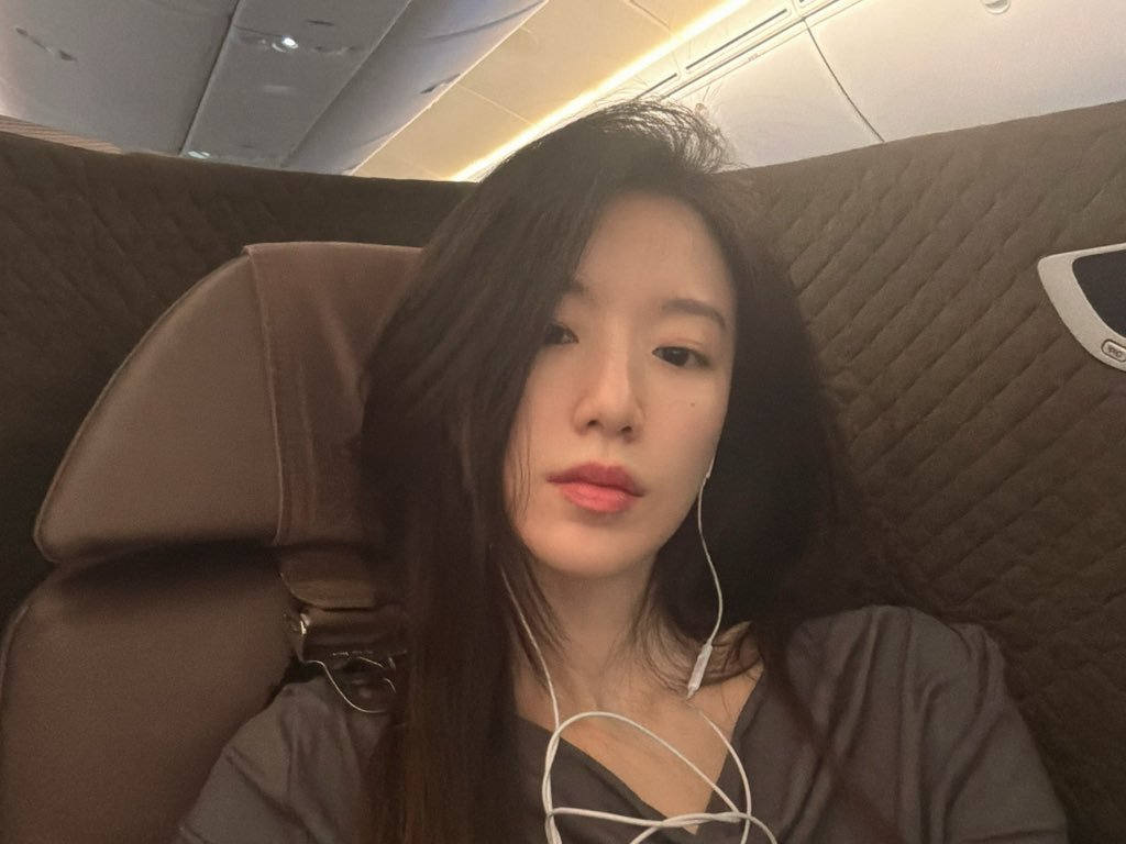 TALESOFRE's tweet photo. When you got nothing to do for hours of flight so you opened the camera to take some proofs. https://t.co/OjwsO3FT26