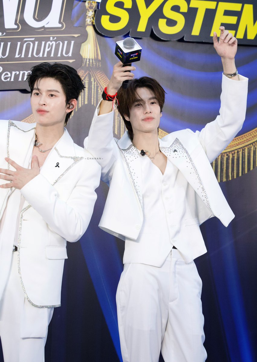 ChananMeen's tweet photo. เหมือนโลกจะเอียงๆนะคะ 🤭

#SalzSystemaxPPPFamily
#ปอนด์ภูวินทร์ #PondPhuwin https://t.co/nt7zEGlNyM