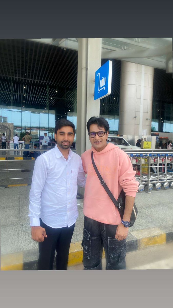 ankitmandar0071's tweet photo. Memorable moment with Mubeen Saudagar at the Nation 27 launch event. His humility, charm, and remarkable contribution to the entertainment industry made this meeting truly special

@MubeenSaudagar ✨📸

#Nation27 #Nation27Launch #MubeenSaudagar #CelebrityMeet #Lucknow https://t.co/c6Dbj66Kiq