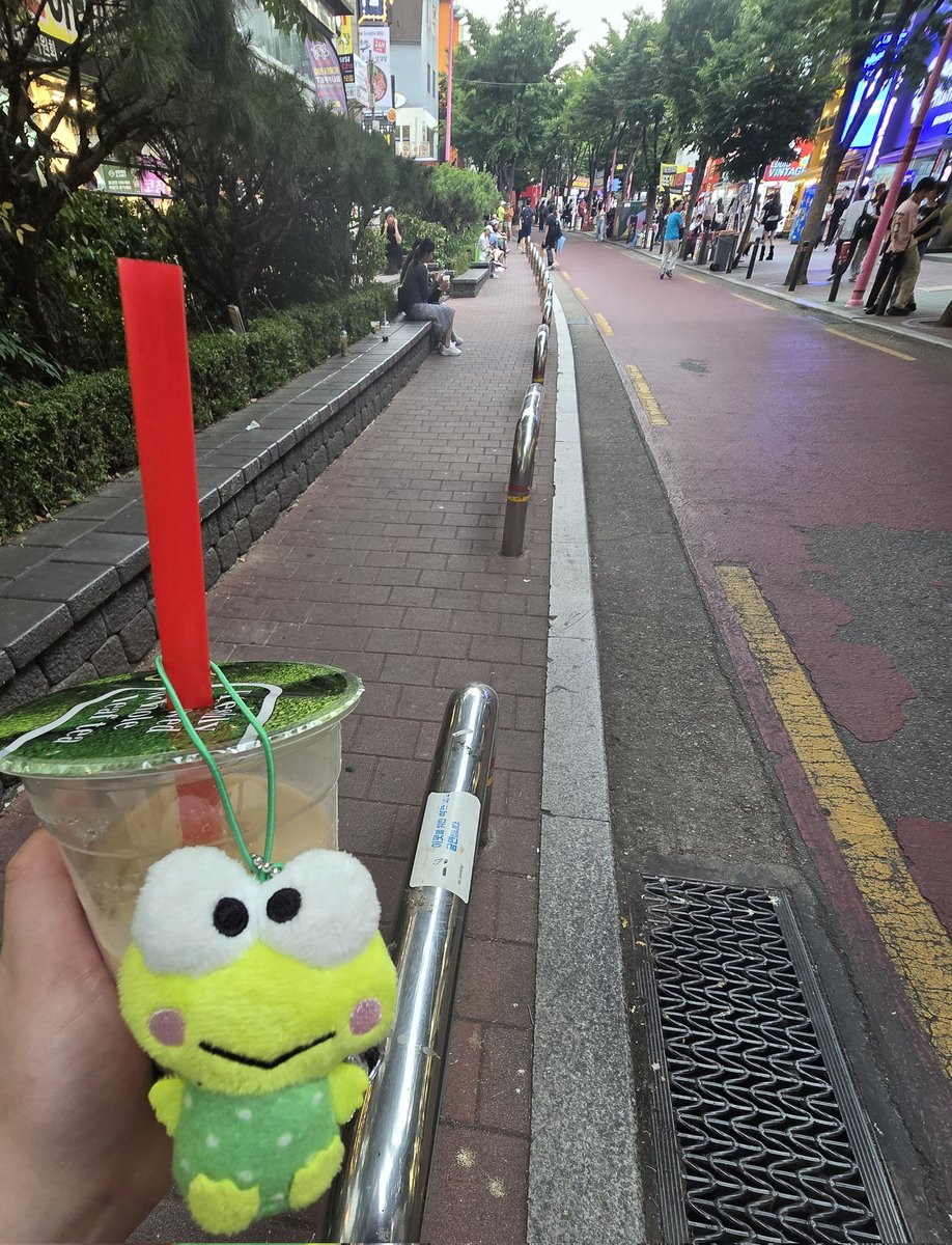 nmi05_fb's tweet photo. べきたん韓国ゴンチャ聖地🧋

#beckysangels‌ https://t.co/0GxzDNgTLb