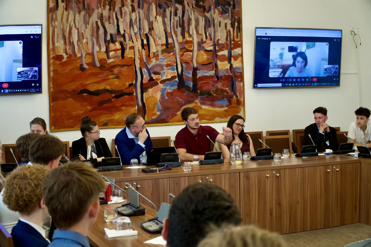 Samuel_Volpe_'s tweet photo. Děkuji Akademii YPALA za pozvání k debatě o komunální politice. Diskutovali jsme o zapojení mladých lidí do politiky, výzvách veřejného života, volebním právu od 16 let i horní věkové hranici soudců. Byla to podnětná a inspirativní diskuze, která nabídla řadu zajímavých pohledů na fungování veřejného života. Těším se na další setkání a výměnu názorů.