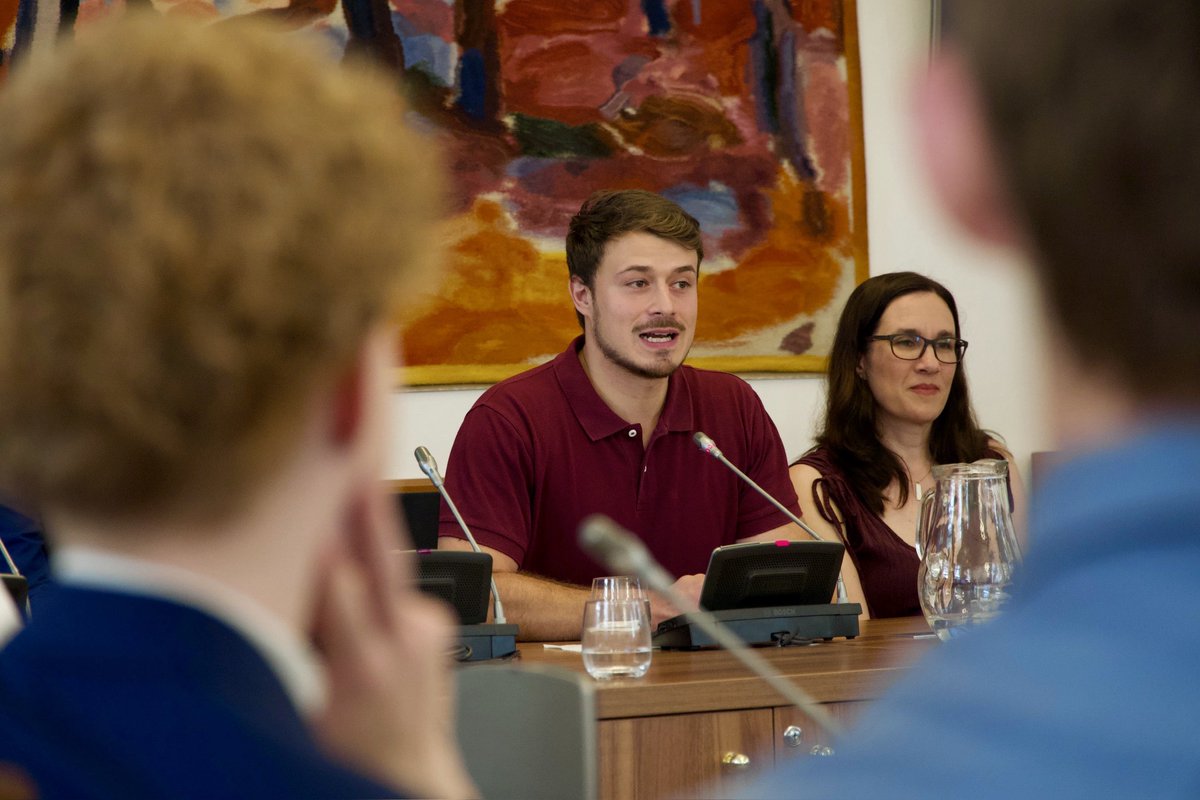 Samuel_Volpe_'s tweet photo. Děkuji Akademii YPALA za pozvání k debatě o komunální politice. Diskutovali jsme o zapojení mladých lidí do politiky, výzvách veřejného života, volebním právu od 16 let i horní věkové hranici soudců. Byla to podnětná a inspirativní diskuze, která nabídla řadu zajímavých pohledů na fungování veřejného života. Těším se na další setkání a výměnu názorů.