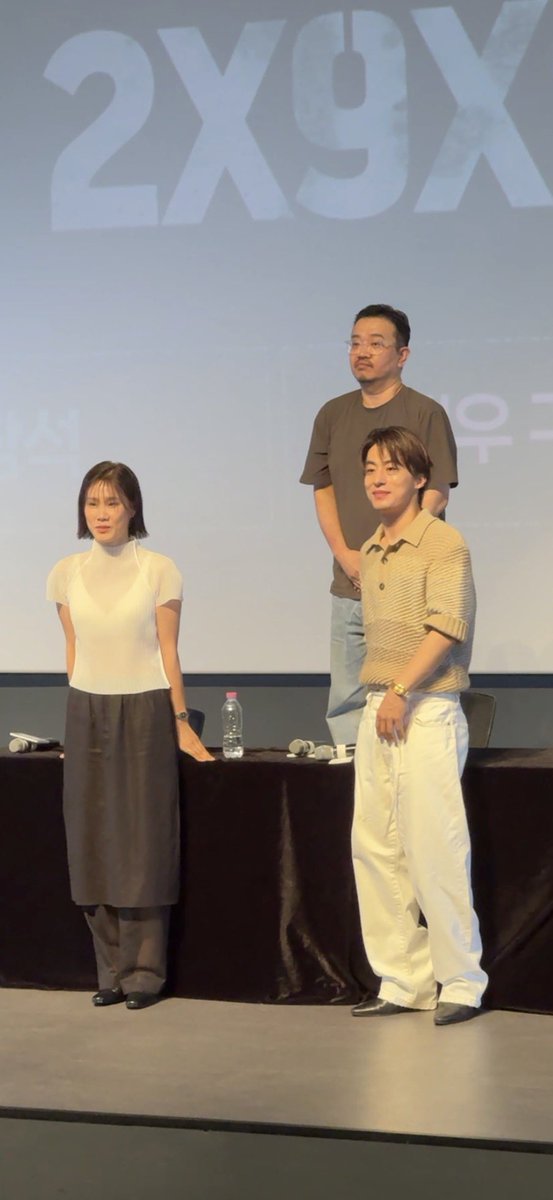 kzmanzip's tweet photo. 엄마아빠
보고왓는데
엄마는블럑띵크
아빠는개구쟁이
근데뒤에뭐지 https://t.co/95pDkJahmi
