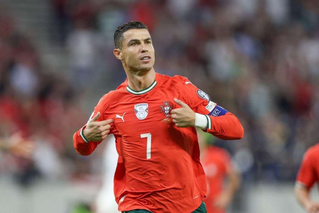 Kelvintalent_'s tweet photo. @_Konqueror_Khan I am Supporting the great footballer of all time https://t.co/SxOQEWBizt