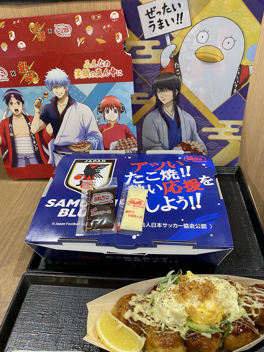 w_beans's tweet photo. だんらんパックの外箱は課金してそのまま貰いました🤩💙あと生レモン&amp;タルタル本当に美味しくて毎回食べちゃう🐙
#銀だこ #銀魂 https://t.co/9qFi25ptOz