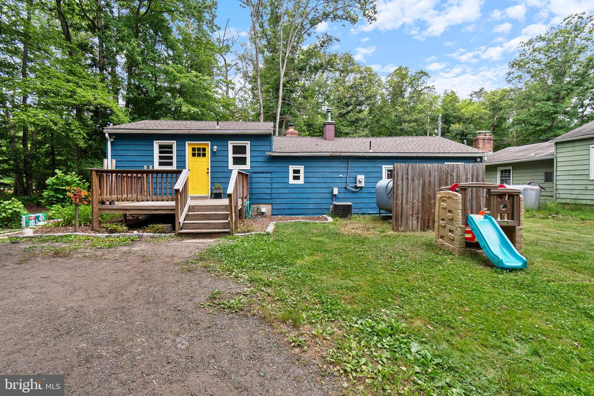 JamesBlackwell's tweet photo. 🎉 Exciting news! Our charming 2-bedroom, 1-bath home on Queen Anne Rd is officially UNDER CONTRACT! 🎉

Nestled on 2.05 private acres, this cozy gem offers a serene country setting just minutes from Bowie Town Center. Perfect for nature lovers with nearby access to hiking, biking, and more at Queen Anne Natural Area. 🌳🚴‍♂️

Thank you to everyone who showed interest! If you're looking for similar opportunities, feel free to reach out. 😊

More details here: https://t.co/nmYcEprUtR