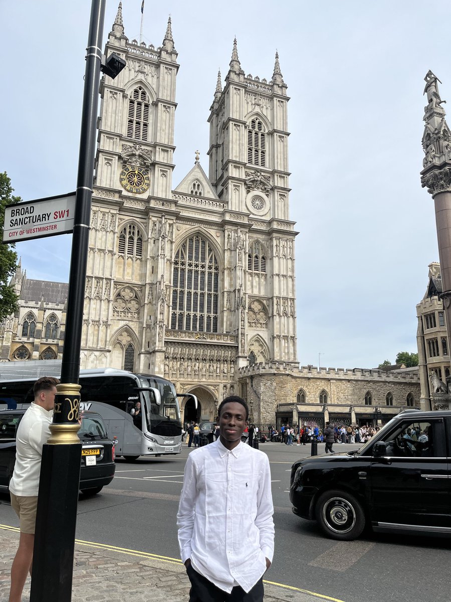 Mohflawless's tweet photo. Step out for some sightseeing in London. https://t.co/VWOq6lC7lM