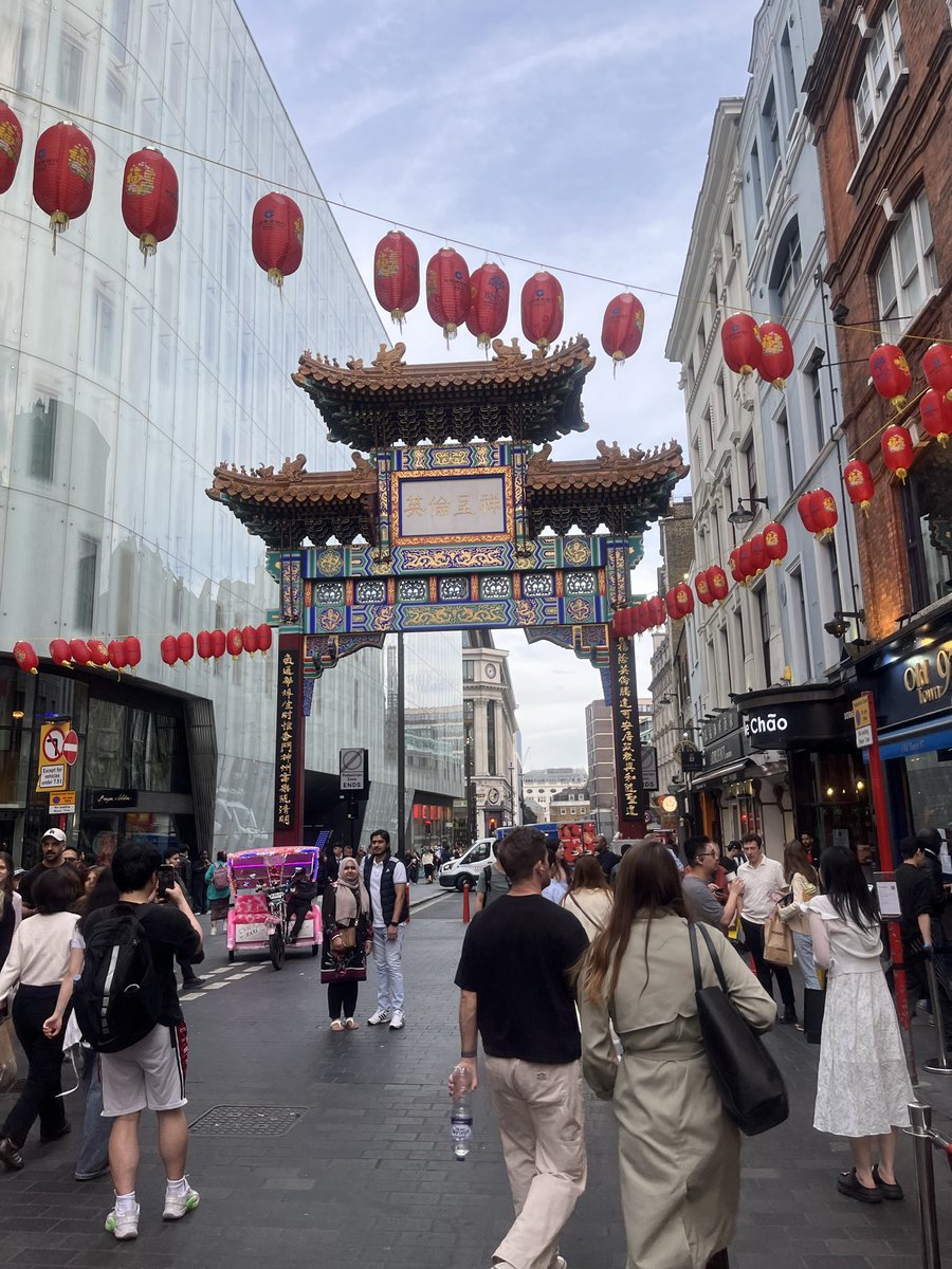 Mohflawless's tweet photo. Step out for some sightseeing in London. https://t.co/VWOq6lC7lM