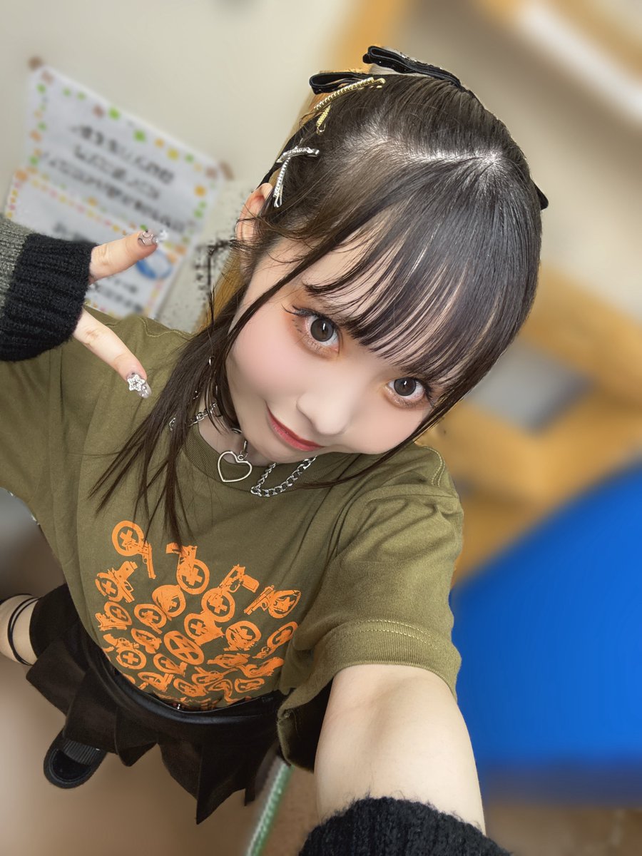 2reni6's tweet photo. #魔銃ドナー 特典会はこんな感じです💫
朱鷺乃っぽく(?)ちょっとかっこいい感じ(?)にしてみました😎
特典会に来てくれるのとっても励みになります✨
沢山寝て明日も頑張るぞー‼️✨ https://t.co/EAT9PtF6jb