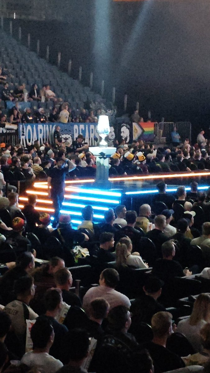 Cerint1's tweet photo. I can almost feel the aura.
Who am I kidding, feeling it all the way through the arena! #iem https://t.co/PBLsb1cGgl