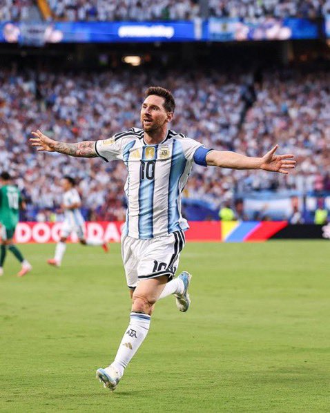 CuriosidadesEU's tweet photo. Lamine Yamal: “O hat-trick do Messi? Cada partida que ele joga prova que ele é o maior jogador da história”.

“Se alguém ainda tem dúvidas, é porque está deliberadamente procurando por elas. Leo é o GOAT”. https://t.co/NbOP4G549Y