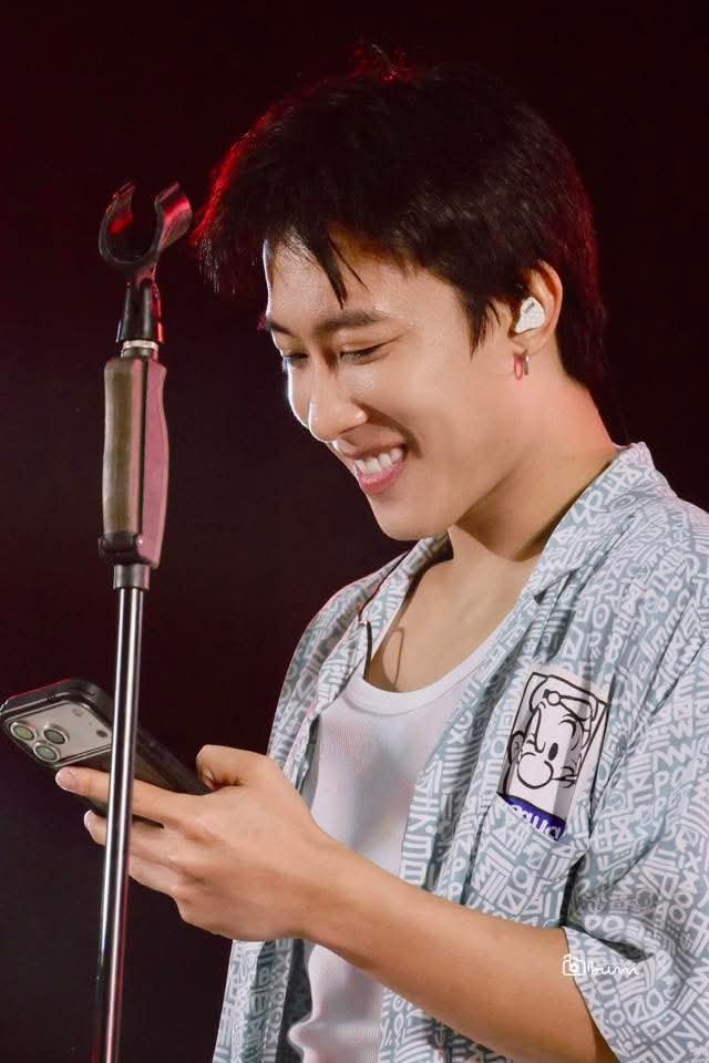 j_kunjaethong's tweet photo. พ่อยิ้มอารายยยยยยย

#นุ๊กธนดล
#NookThanadon
#นุ๊กปาย https://t.co/Ryyfvu4Kqg