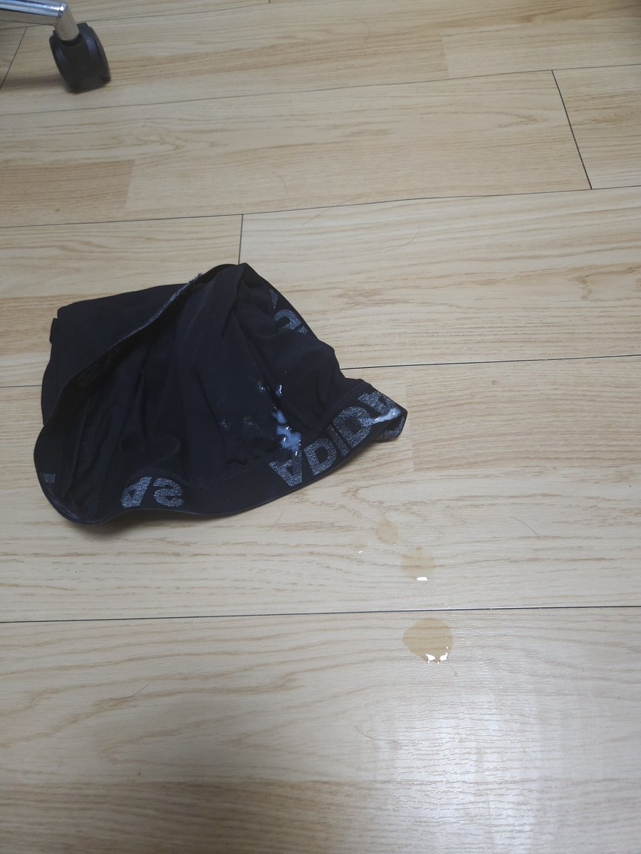 ql0alf's tweet photo. 19금이라서 영상찍다가 22분을 찍어버렸네..
리트윗 좋아요 하신 5명께는 노모 버전 보내드릴게요! 풀영상은 반응 좋으면 풀게요! https://t.co/2zLXyDTFdZ