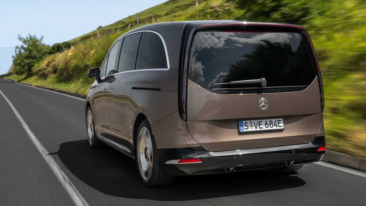 AutoExpress's tweet photo. This van thinks it’s an S-Class, and we've driven it...>> https://t.co/bdTl7J4tVY https://t.co/TmARt9Xkt8
