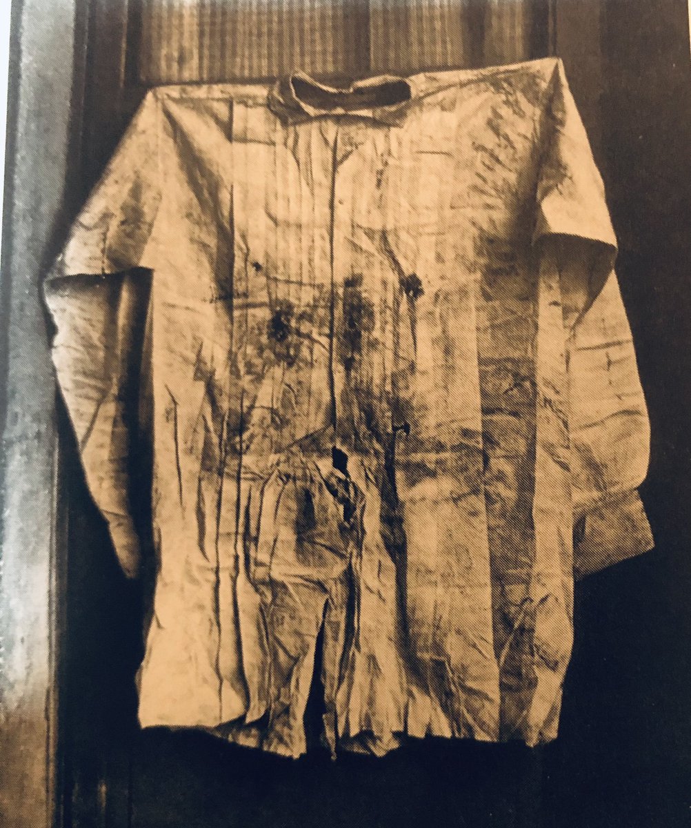 LizbethCaro07's tweet photo. Ropa ensangrentada de Maximiliano (fotos de François Aubert y primer ataúd de Maximiliano. https://t.co/nR07Y9J6qO