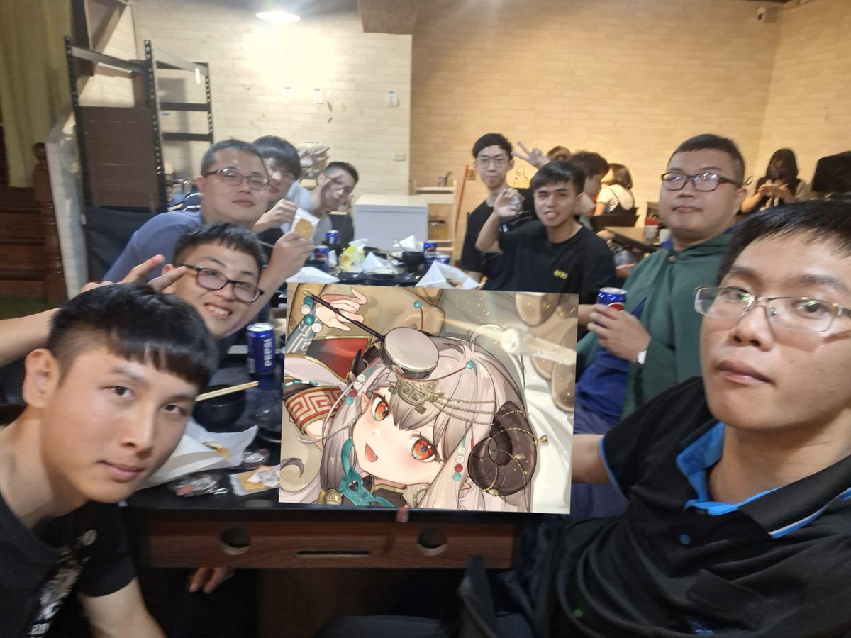 xinglangwang1's tweet photo. @chnywi55712003 @taotaotaotie 
今天大丸的線下真有趣，我們超嗨的，還給大丸上供洋蔥，真是歡樂
#最愛滔堡 https://t.co/jPsePU4u0A
