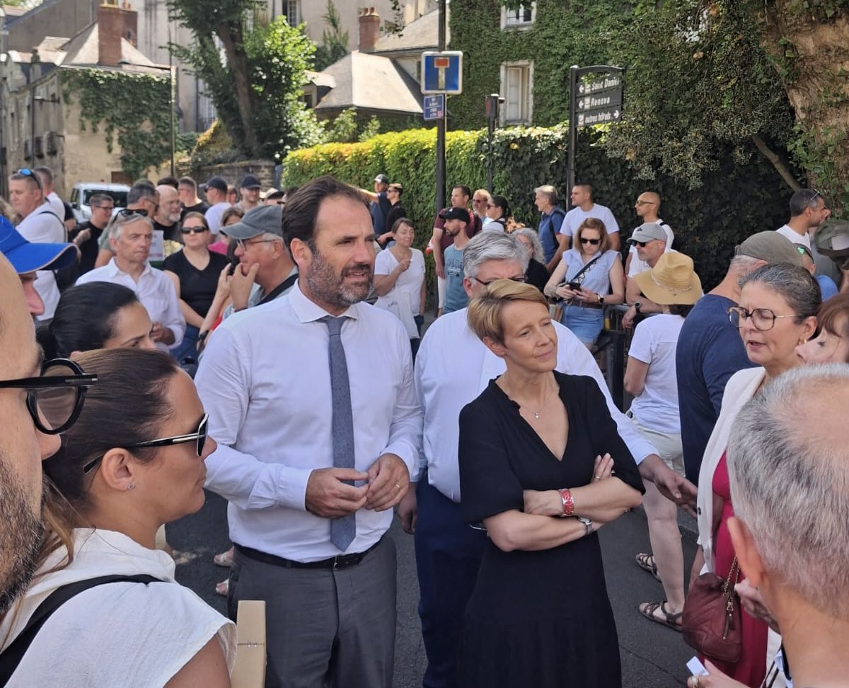 LGarnier44's tweet photo. Soutien total à nos policiers municipaux, qui manifestent une nouvelle fois aujourd’hui pour obtenir d’être armés et mieux protéger les Nantais ! https://t.co/EuU6yuIF5u