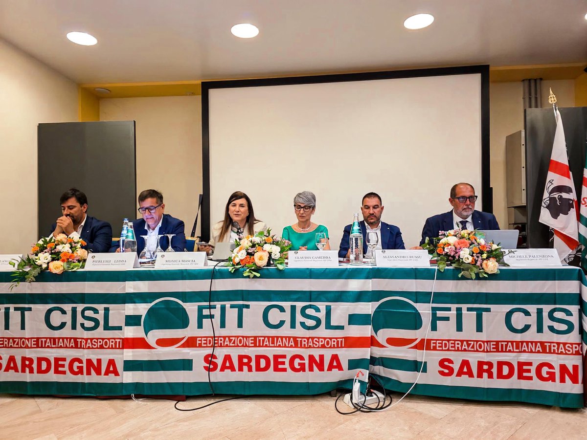 FitCisl's tweet photo. #19giugno 🟢 Il Segretario Generale @FitCisl Monica Mascia ha concluso i lavori del Consiglio Generale @FItCislSardegna, tenutosi questa mattina alla presenza del Segretario Generale @SardegnaCisl Pierluigi Ledda.
🗣️ In Sardegna, ha affermato Mascia, parlare di #trasporti significa parlare di continuità territoriale marittima e aerea, di accessibilità e di diritto alla connessione con il resto del Paese e dell'Europa. L'isola necessita di un sistema integrato e strategico che riduca gli svantaggi dell'insularità e colmi un divario infrastrutturale che pesa da troppo tempo, diventando volano per lo sviluppo economico e la crescita dei territori.
📌 In quest’ottica va potenziata l' #Intermodalità: #porti, #interporti, #strade e #ferrovie devono interagire tra loro in modo efficiente e coordinato per superare l'isolamento strutturale, garantire approvvigionamenti, continuità dei flussi e competitività del tessuto produttivo isolano. Così come sono necessarie risorse destinate al potenziamento della mobilità ferroviaria regionale, una sfida che non si può rimandare.
🔄 No a penalizzazioni dall’Europa. L'applicazione dell’#ETS, il meccanismo europeo sulle #emissioni al trasporto marittimo e aereo, rischia di tradursi in un aggravio strutturale per un'isola senza alternative terrestri. La #transizioneecologica non può diventare una nuova tassa sull'insularità.
🤝 Con #infrastrutture adeguate, investimenti mirati e politiche lungimiranti il #lavoro nei trasporti in Sardegna potrà affrancarsi da stagionalità e precarietà. Perché lavoratrici e lavoratori meritano #occupazione stabile e di qualità e tutto l'anno.