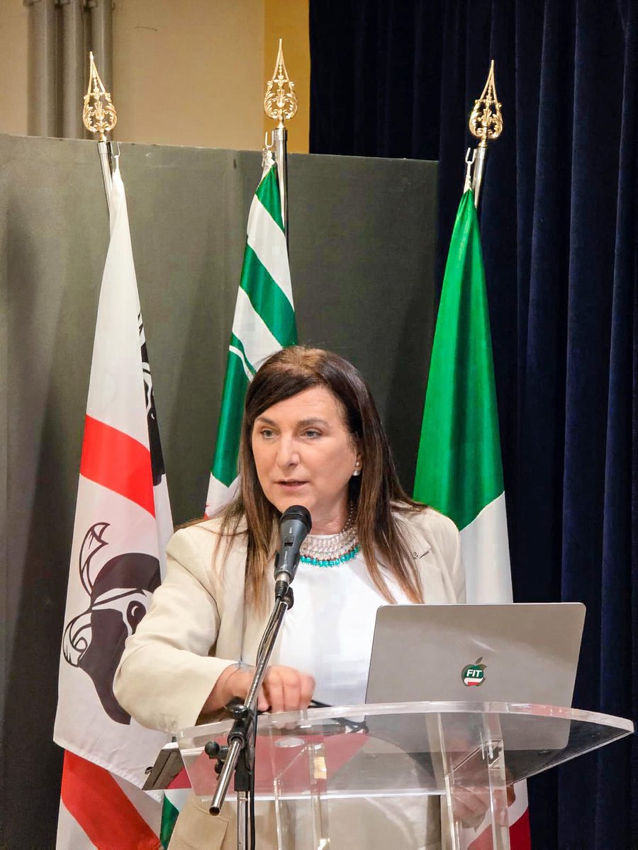 FitCisl's tweet photo. #19giugno 🟢 Il Segretario Generale @FitCisl Monica Mascia ha concluso i lavori del Consiglio Generale @FItCislSardegna, tenutosi questa mattina alla presenza del Segretario Generale @SardegnaCisl Pierluigi Ledda.
🗣️ In Sardegna, ha affermato Mascia, parlare di #trasporti significa parlare di continuità territoriale marittima e aerea, di accessibilità e di diritto alla connessione con il resto del Paese e dell'Europa. L'isola necessita di un sistema integrato e strategico che riduca gli svantaggi dell'insularità e colmi un divario infrastrutturale che pesa da troppo tempo, diventando volano per lo sviluppo economico e la crescita dei territori.
📌 In quest’ottica va potenziata l' #Intermodalità: #porti, #interporti, #strade e #ferrovie devono interagire tra loro in modo efficiente e coordinato per superare l'isolamento strutturale, garantire approvvigionamenti, continuità dei flussi e competitività del tessuto produttivo isolano. Così come sono necessarie risorse destinate al potenziamento della mobilità ferroviaria regionale, una sfida che non si può rimandare.
🔄 No a penalizzazioni dall’Europa. L'applicazione dell’#ETS, il meccanismo europeo sulle #emissioni al trasporto marittimo e aereo, rischia di tradursi in un aggravio strutturale per un'isola senza alternative terrestri. La #transizioneecologica non può diventare una nuova tassa sull'insularità.
🤝 Con #infrastrutture adeguate, investimenti mirati e politiche lungimiranti il #lavoro nei trasporti in Sardegna potrà affrancarsi da stagionalità e precarietà. Perché lavoratrici e lavoratori meritano #occupazione stabile e di qualità e tutto l'anno.