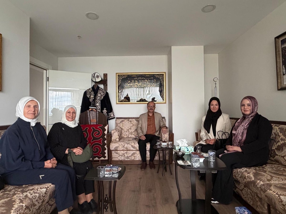 map_bursa's tweet photo. Mehir Aile Platformu Bursa İl Temsilciliği olarak, AK Parti Bursa Milletvekilimiz Sayın Osman Mesten’i makamında ziyaret ettik.

Nazik kabulleri ve kıymetli sohbetleri için kendilerine teşekkür ediyor, çalışmalarında başarılar diliyoruz.

#MehirAilePlatformu #Bursa https://t.co/1AoXhxa3KU