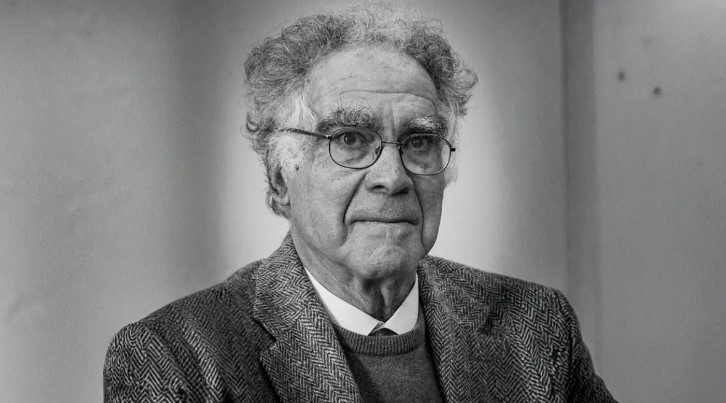 frontline_india's tweet photo. NEW | Through forgotten archives and overlooked clues, Carlo Ginzburg recovered the thoughts and experiences of ordinary people whom history had pushed to the margins, and historians read beyond official narratives.

Himadri Sekhar Mistri ✍️

https://t.co/s7TZKEcmHJ https://t.co/LLuEG34yDI