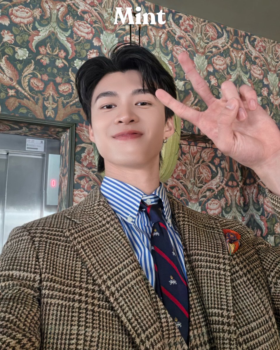 mintmag_th's tweet photo. ออร่าเจิดจ้า! #MintReports ส่งภาพ ‘มีน นิชคุณ’ ในลุคปังก่อนร่วมชมโชว์ Ralph Lauren Purple Label & Polo Ralph Lauren Spring 2027 Collections ณ Palazzo Ralph Lauren ที่มิลาน ประเทศอิตาลี กับลุคหรูทางการตามสไตล์แบบ Ralph Lauren💚

#RalphLaurenxMEEN
#Meennicha8 
#RalphLaurenSpring27
#PoloRalphLauren
#RLPurpleLabel
#RalphLauren
#MintMagTH