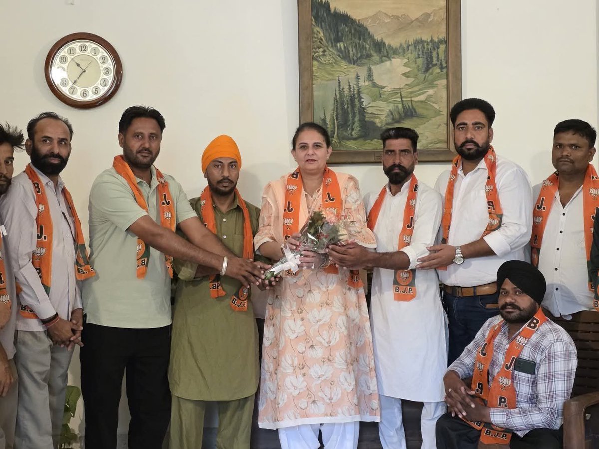 jaiinder_kaur's tweet photo. ਪਟਿਆਲਾ ਭਾਜਪਾ ਪਰਿਵਾਰ ਵਿੱਚ ਹੋਇਆ ਵਾਧਾ! 

ਮਾਨਯੋਗ ਪ੍ਰਧਾਨ ਮੰਤਰੀ ਸ਼੍ਰੀ ਨਰਿੰਦਰ ਮੋਦੀ ਜੀ ਦੇ ਮਹਿਲਾ ਸਸ਼ਕਤੀਕਰਨ ਦੇ ਵਿਜ਼ਨ, ਉਨ੍ਹਾਂ ਦੀਆਂ ਲੋਕ-ਪੱਖੀ ਨੀਤੀਆਂ ਤੋਂ ਪ੍ਰਭਾਵਿਤ ਹੋ ਕੇ ਅੱਜ ਹਲਕਾ ਸਨੌਰ ਪਿੰਡ ਕੋਟਲਾ ਤੋਂ ਕਈ ਸਾਥੀਆਂ ਨੇ ਭਾਰਤੀ ਜਨਤਾ ਪਾਰਟੀ ਦਾ ਪੱਲਾ ਫੜਿਆ।

@bjp4india @bjp4punjab 

#modikapariwar #bjppunjab https://t.co/wJeoJnwhC7