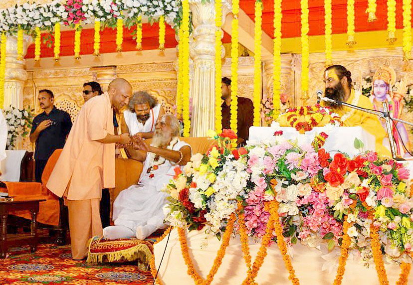 myogiadityanath's tweet photo. श्री अयोध्या धाम की पहचान प्रभु श्री राम की मर्यादा से है। हमें इस पावन मर्यादा को अक्षुण्ण रखना है और किसी को भी इसके साथ खिलवाड़ करने की अनुमति नहीं देनी है।

श्री मणिरामदास छावनी, श्री अयोध्या धाम के पूज्य महंत एवं श्री राम जन्मभूमि तीर्थ क्षेत्र ट्रस्ट के अध्यक्ष श्री नृत्य गोपाल दास जी महाराज के जन्म महामहोत्सव में आज सहभागिता का सौभाग्य प्राप्त हुआ।

इस अवसर पर व्यासपीठ पर विराजमान श्री राम कथा के मर्मज्ञ आचार्य मिथिलेशनन्दिनीशरण जी महाराज व पूज्य साधु-संतों एवं धर्माचार्यों की गरिमामयी उपस्थिति रही।

पूज्य महाराज जी के उत्तम स्वास्थ्य और दीर्घ जीवन की कामना है एवं आयोजन के प्रति मंगलमय शुभकामनाएं।